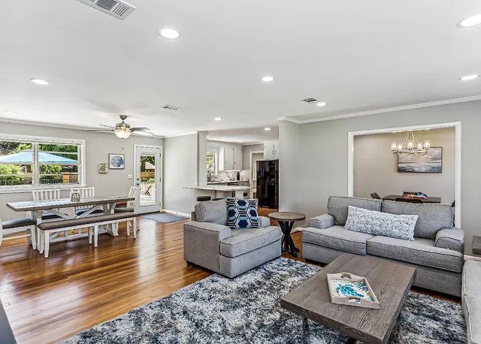 2967 Swan Lane
