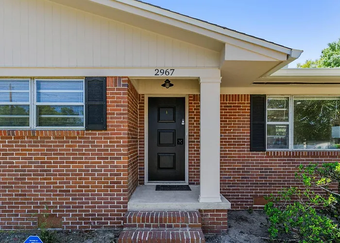 2967 Swan Lane * Pensacola