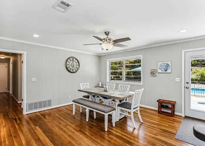 2967 Swan Lane * Pensacola