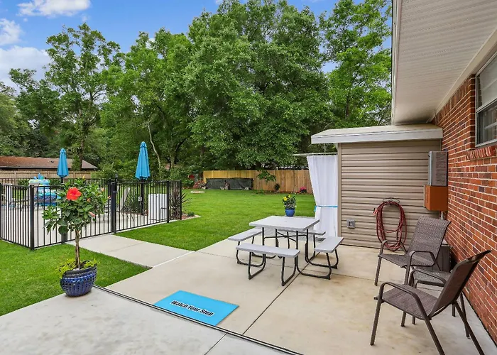 2967 Swan Lane